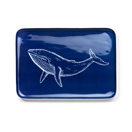 Blaues Tablett mit Wal-Motiv von Oceanstore Design